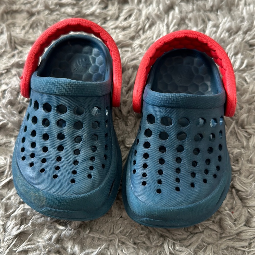 Joy bees slip on shoes croc like 4-5